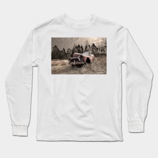 Abandoned rusted old truck in field Long Sleeve T-Shirt